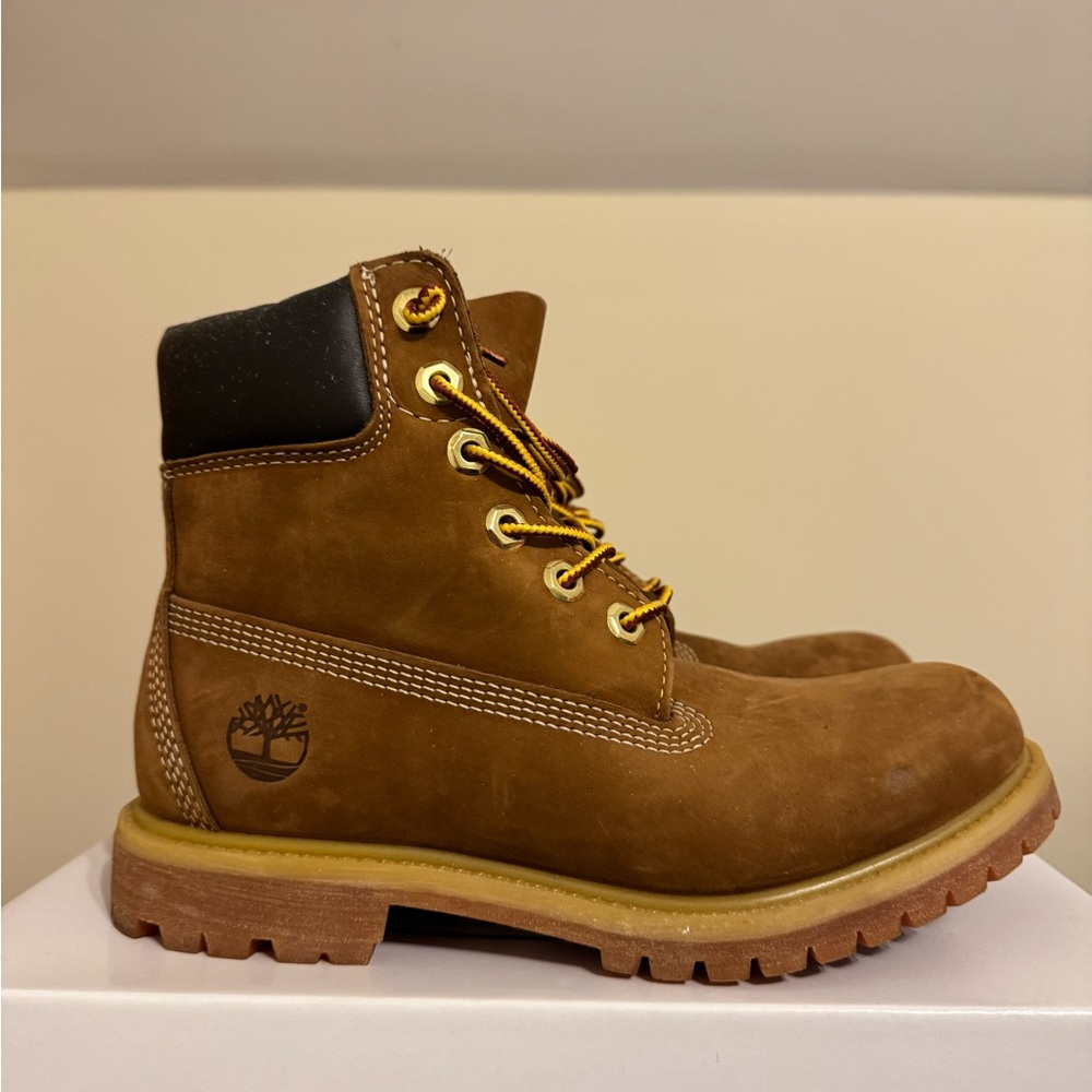 Timberland Tan Leather Boots with Black Collar